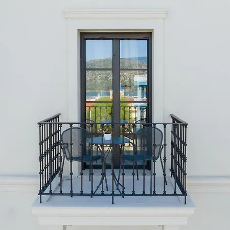 Essence Aparthotel 4*