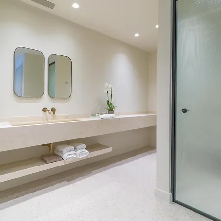 Essence Aparthotel 4*
